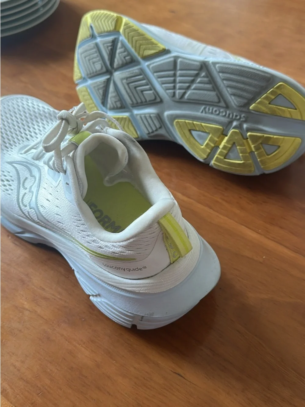 Saucony WOMENS GUIDE 18 RUNNING SHOE
